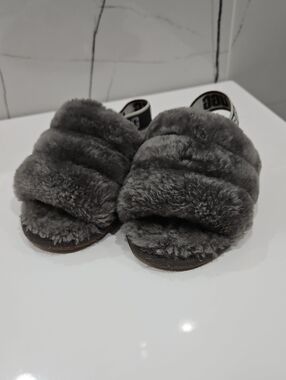 Ugg FLUFF YEAH slides